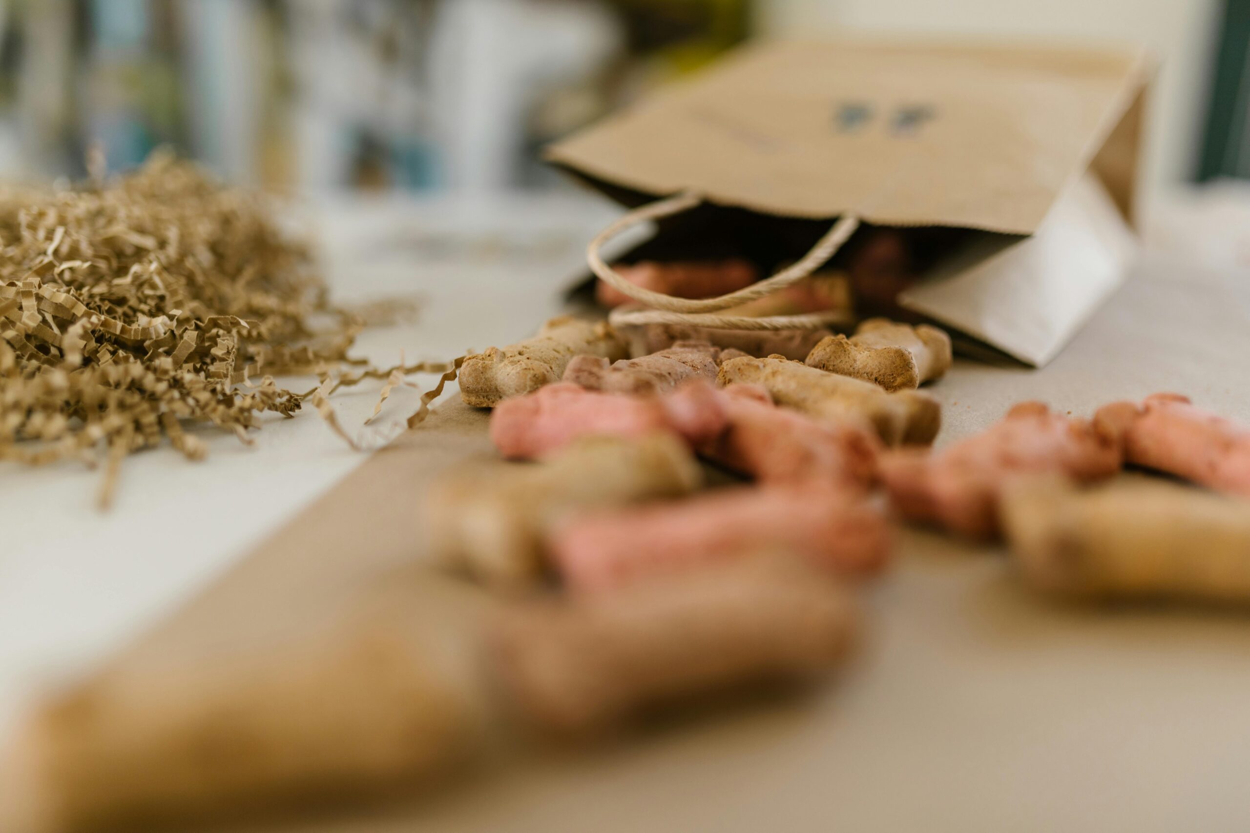 Kostenloses Stock Foto zu Bio-Hundesnacks, bunte leckereien, geschenkverpackung